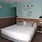 Hotel Des 3 Poussins Paris