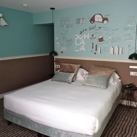 Hotel Des 3 Poussins Parigi