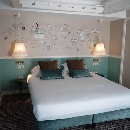 Hotel Des 3 Poussins Parigi