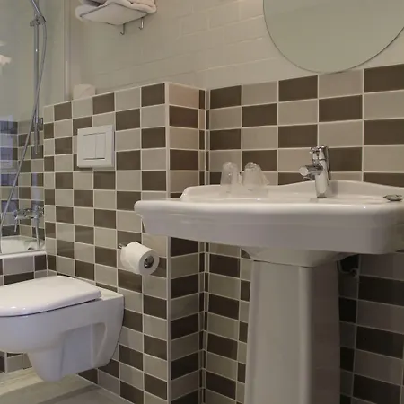 Hotel Des 3 Poussins Parigi